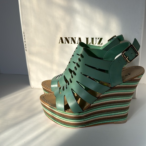 Anna Luz Made in Brazil wedge heels, adjustable straps, brand new/box, stunning! - Picture 1 of 8
